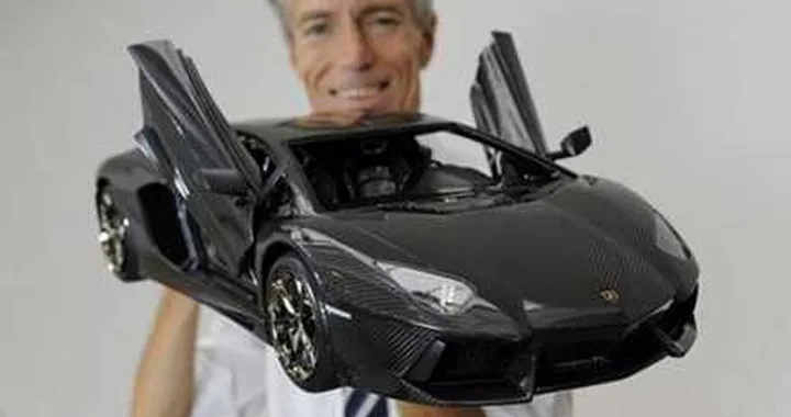 Lamborghini Aventador: il modellino costa 12 volte l'auto