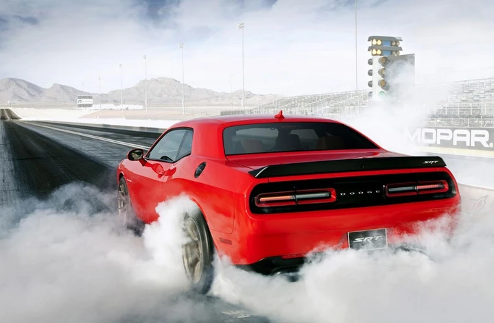 Dodge Challenger SRT Hellcat: muscle car da 707 CV