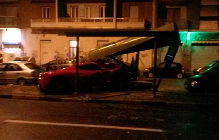 Incidente in Ferrari per Martin Caceres: multa e auto sequestrata