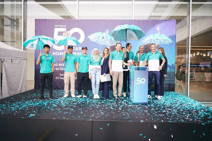Petronas celebra il 50° anniversario della fondazione