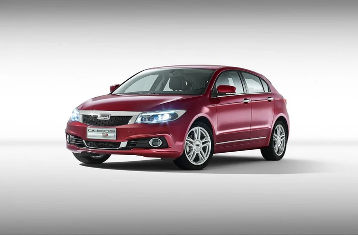 Qoros 3 Hatch: le immagini ufficiali