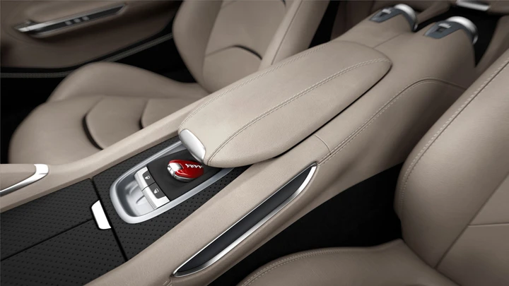 Ferrari GTC4Lusso: prime immagini ufficiali