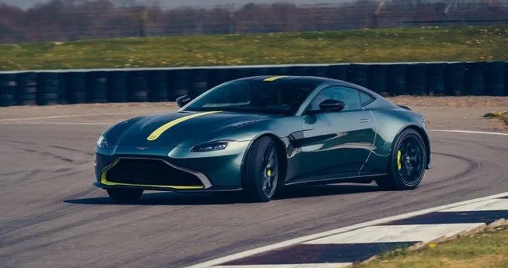Aston Martin Vantage AMR 2019: ecco la versione a cambio manuale