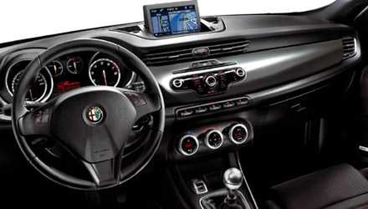Alfa Romeo Giulietta: gli interni cm per cm