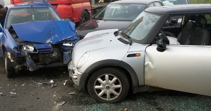 Incidente con auto non assicurata: cosa fare e chi paga?
