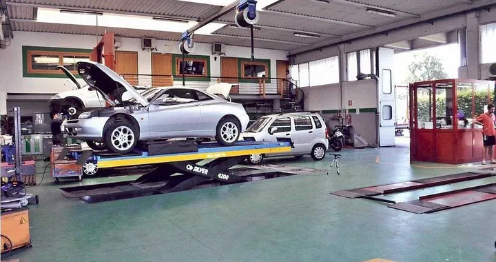 Manutenzione: riparare l'auto costa 800 euro l'anno