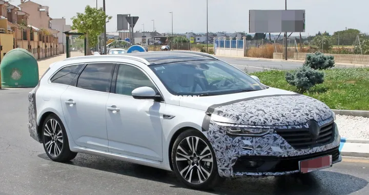 Renault Talisman Sporter, le foto spia del restyling