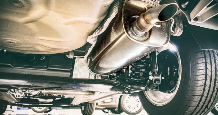 Acqua dalla marmitta dell'auto: cause e come eliminarla