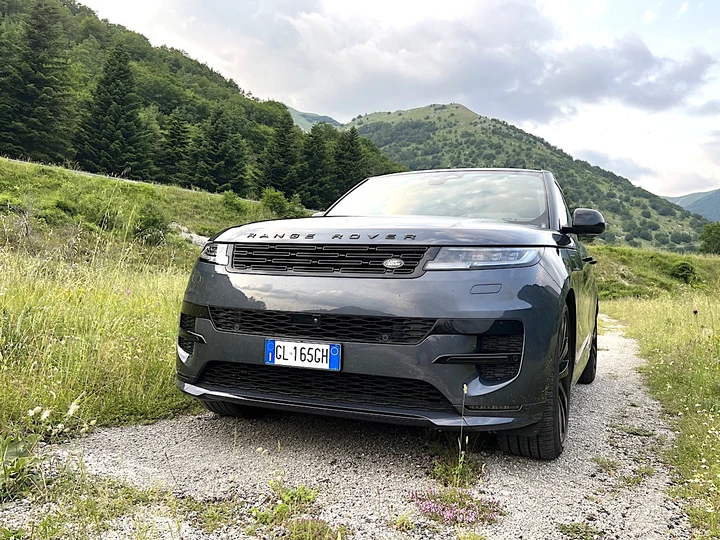 Range Rover Sport plug-in hybrid: la prova su strada