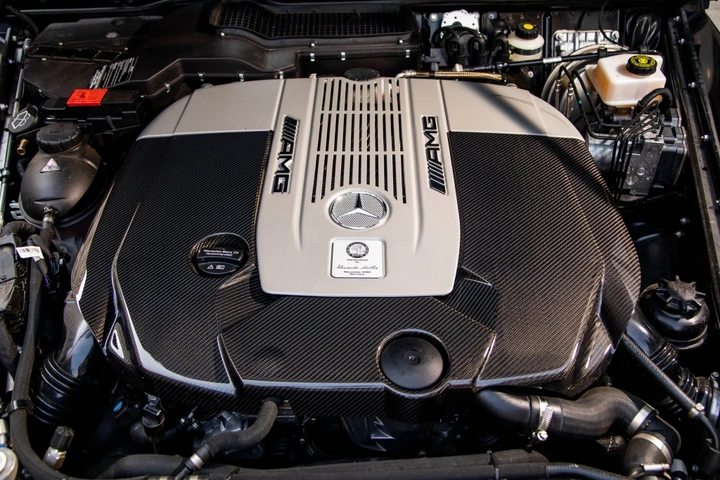 Mercedes, ma quale elettrico: i motori V8 e V12 restano protagonisti