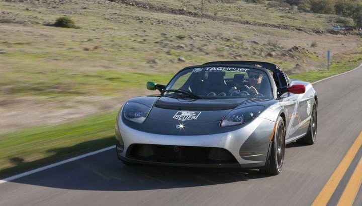 Da Ginevra a Parigi: 37 mila km in sei mesi con la Tesla