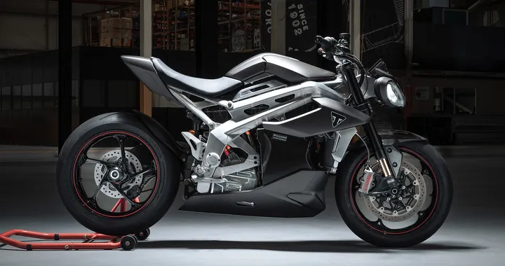 Triumph TE-1, la moto elettrica inglese è sempre più vicina al debutto