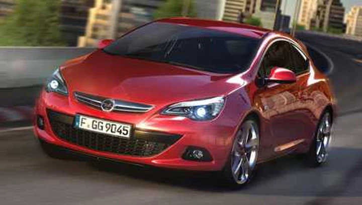 Nuova Opel Astra GTC, arriverà a giugno