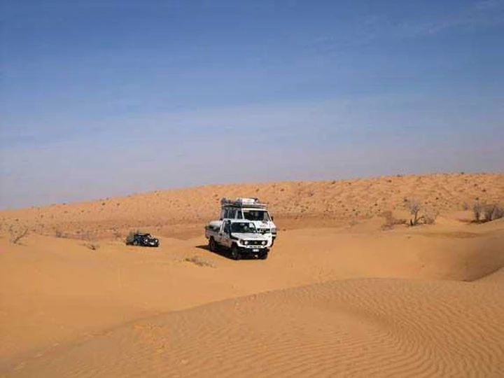 Come vivere nel deserto su un fuoristrada