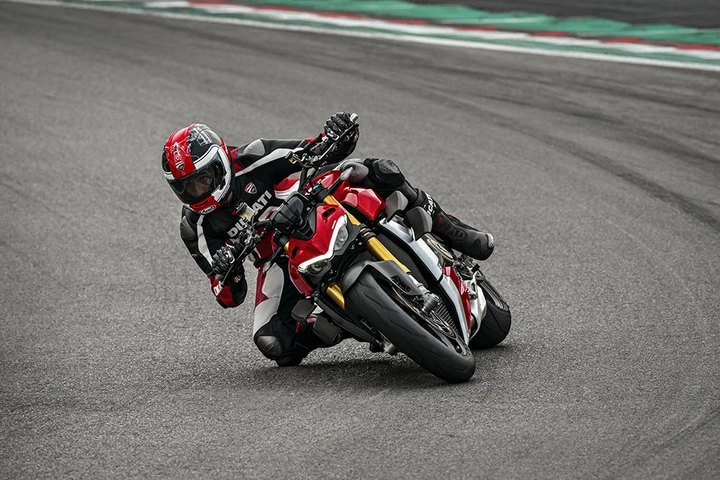 Ducati Streetfighter V4: immagini ufficiali