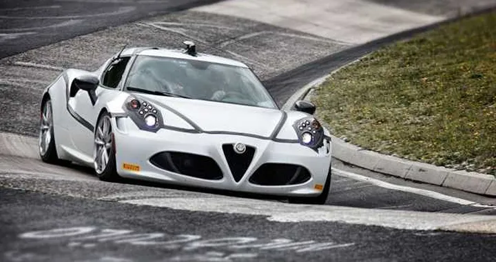 Alfa Romeo 4C: al Nurburgring in 8'04''