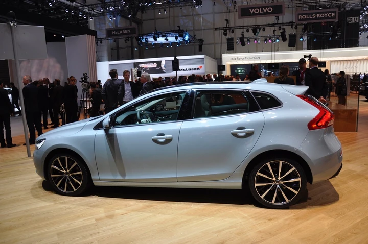 Volvo V40 Restyling: il debutto a Ginevra 2016