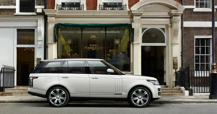 Range Rover L 2014, il debutto a Dubai