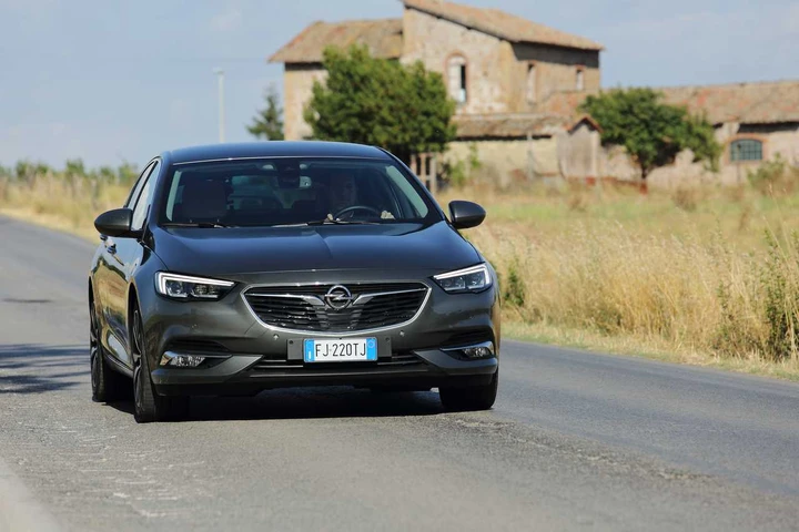 Nuova Opel Insignia: efficienza e prestazioni