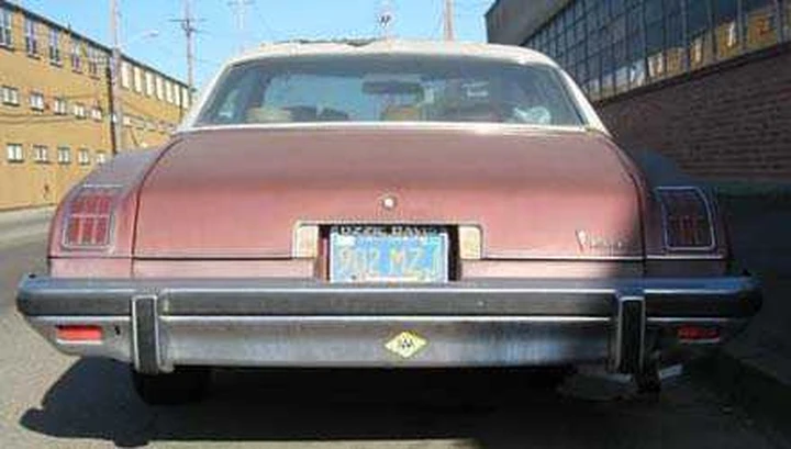 California: presto auto con targa pubblicitaria?