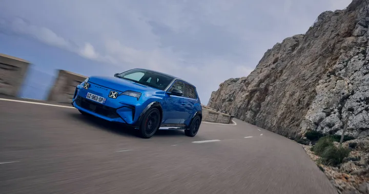 Alpine A290: la hot hatch elettrica compatta al suo debutto
