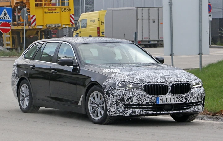 Bmw Serie 5 Touring restyling, le foto spia