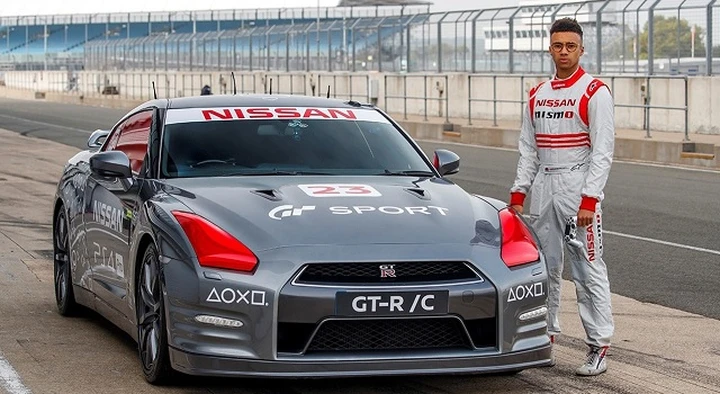 Nissan GT-R R/C: pilotata a 210 km/h con il controller della PlayStation