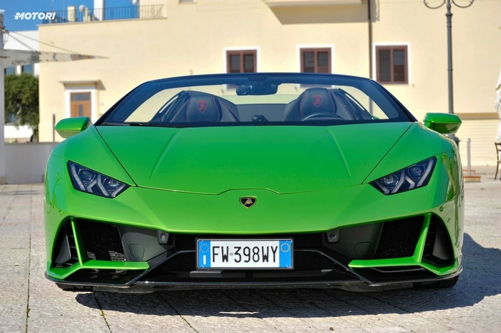 Lamborghini Huracán EVO Spyder: la prova su strada