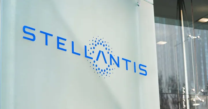 Stellantis verso la prima perdita operativa: il conto dei 22 miliardi per l'elettrico