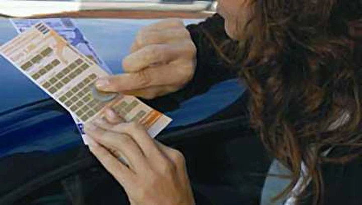 Gratta e sosta fasulli a Bari. Scatta la denuncia