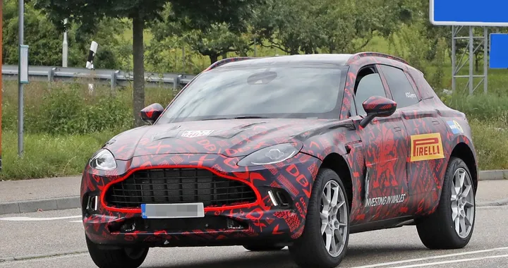 Nuova Aston Martin DBX: foto spia inedite