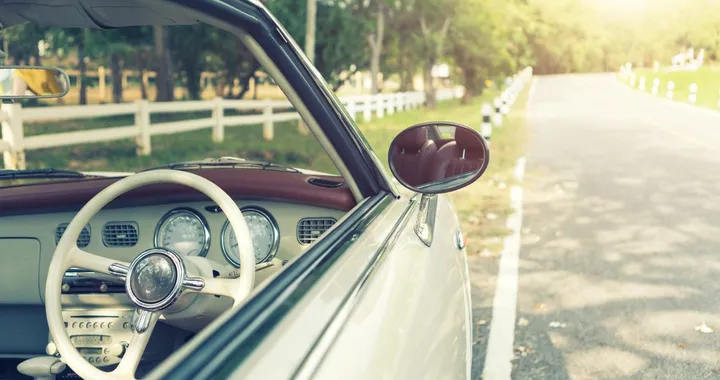 Lascia l'auto con il finestrino aperto, multato