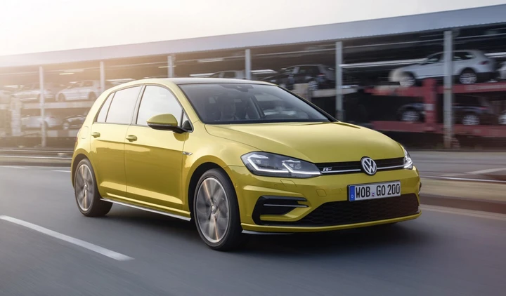 Volkswagen Golf 2017: le immagini del restyling