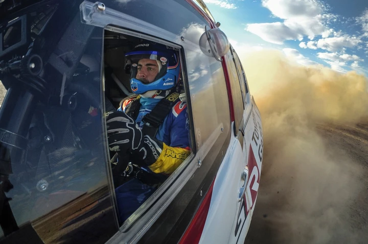 Fernando Alonso, test in Namibia per Dakar 2020 con Toyota Hilux