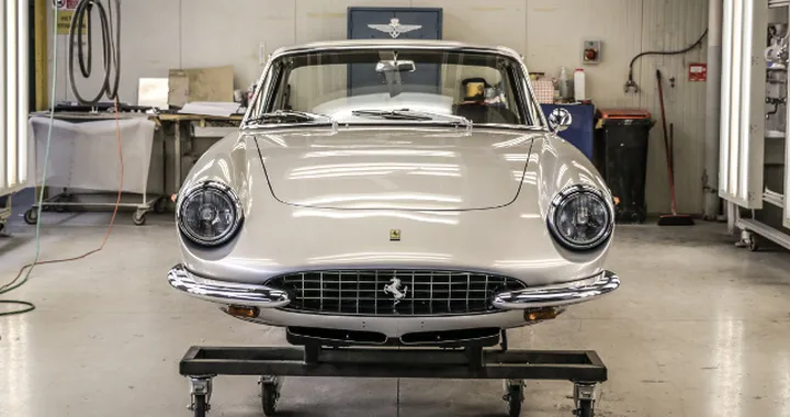 Touring Superleggera: l’arte del restauro a Rétromobile 2017