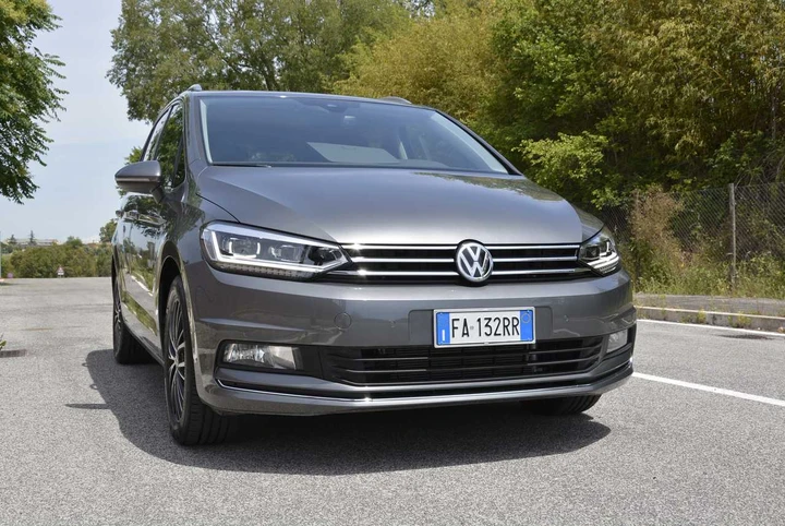 Nuova Volkswagen Touran 2.0 TDI Highline in prova