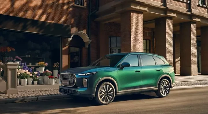 Lepas L8 arriva in Italia: prezzi, autonomia e dotazioni del nuovo SUV plug-in