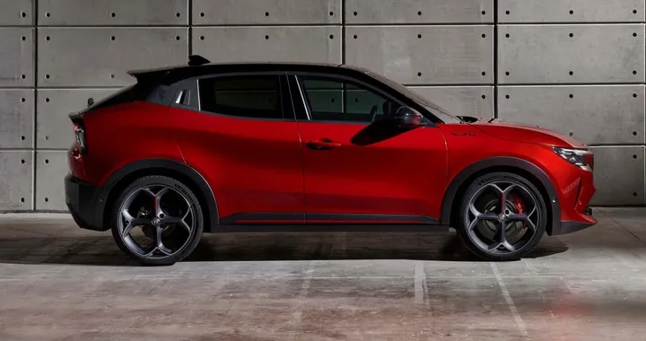 Alfa Romeo Junior e il mistero della potenza massima in versione ibrida