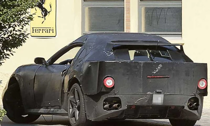 Il prototipo della nuova Ferrari 612 Scaglietti