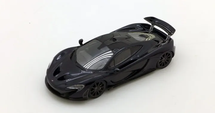 McLaren P1 in scala 1:8 costa 11mila euro