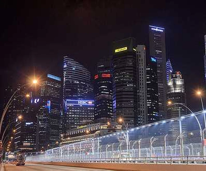 Singapore: Vettel vince, Alonso guadagna punti preziosi