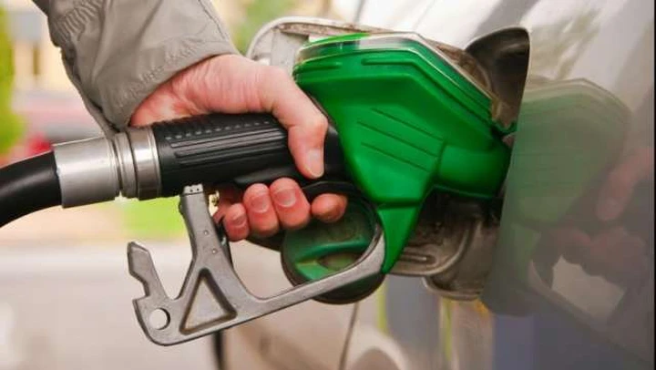 Carburanti: prezzi in calo su tutta la rete
