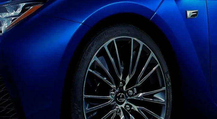 Lexus F: un teaser anticipa una nuova sportiva