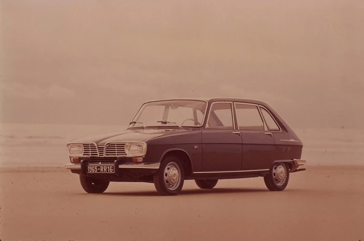 Renault R16: cinquant'anni di storia