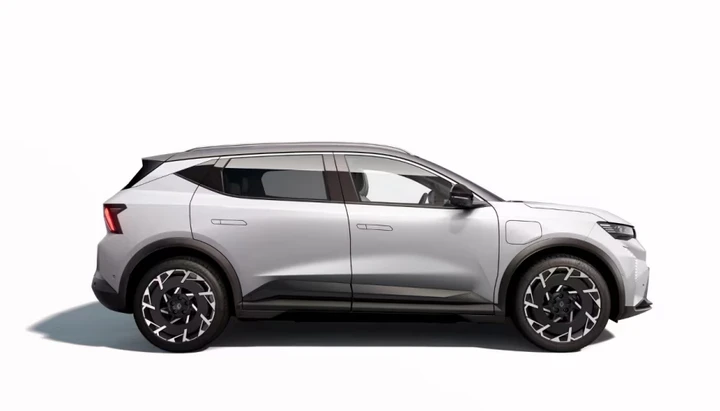 Renault Scenic E-Tech, prezzo giù di 7.700 euro: ora parte da 32.500
