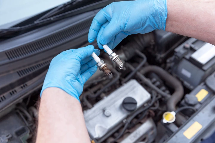 Candele auto 2023: cosa sono, quando cambiarle e a cosa servono