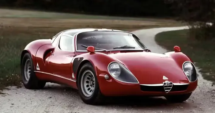 Alfa Romeo 33 Stradale venduta per 10 euro: il caso arriva al Ministero
