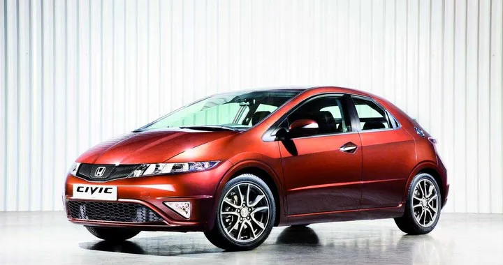 Honda Civic i-VTEC 1.8 al Motor Show: da 19.990 euro