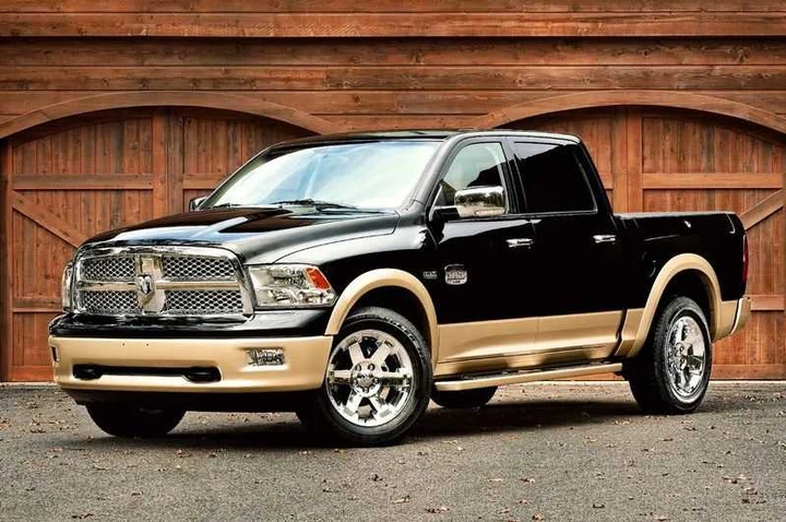 Dodge Ram Laramie Longhorn: lusso e stile western