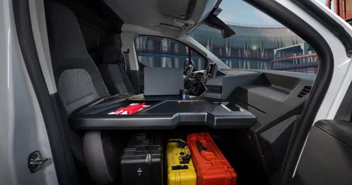 Stellantis lancia Smart Compact Van: il furgone pensato per chi lavora da solo